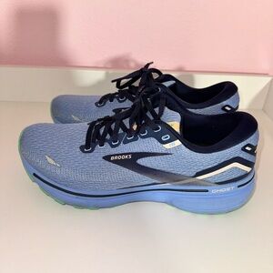 Brooks shoes, used for maybe a month, in very good condition.